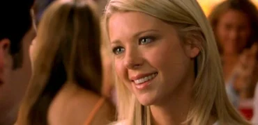 ستاره American Pie پس از خوردن یک نوشیدنی مسموم به بیمارستان منتقل شد