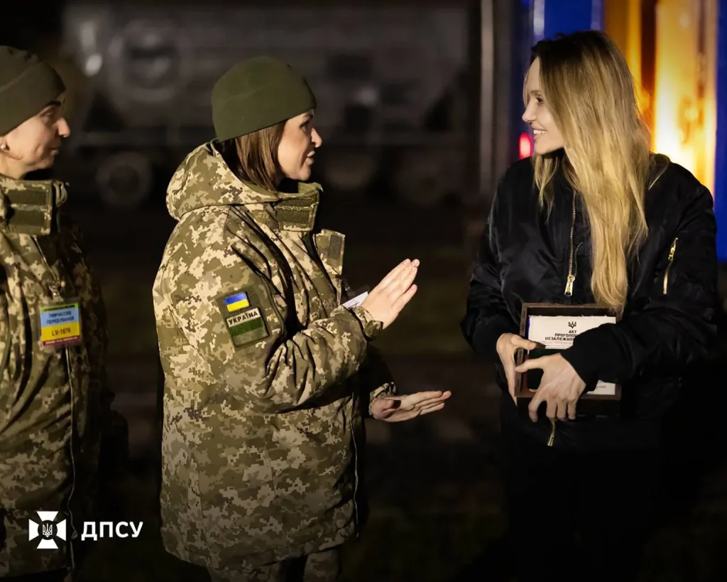 دیدار آنجلینا جولی با مرزبانان اوکراینی