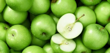 آیا واقعاً خوردن یک عدد سیب در روز می‌تواند ما را از مراجعه به دکتر بی‌نیاز کند؟