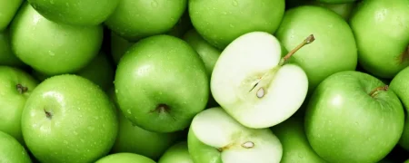 آیا واقعاً خوردن یک عدد سیب در روز می‌تواند ما را از مراجعه به دکتر بی‌نیاز کند؟