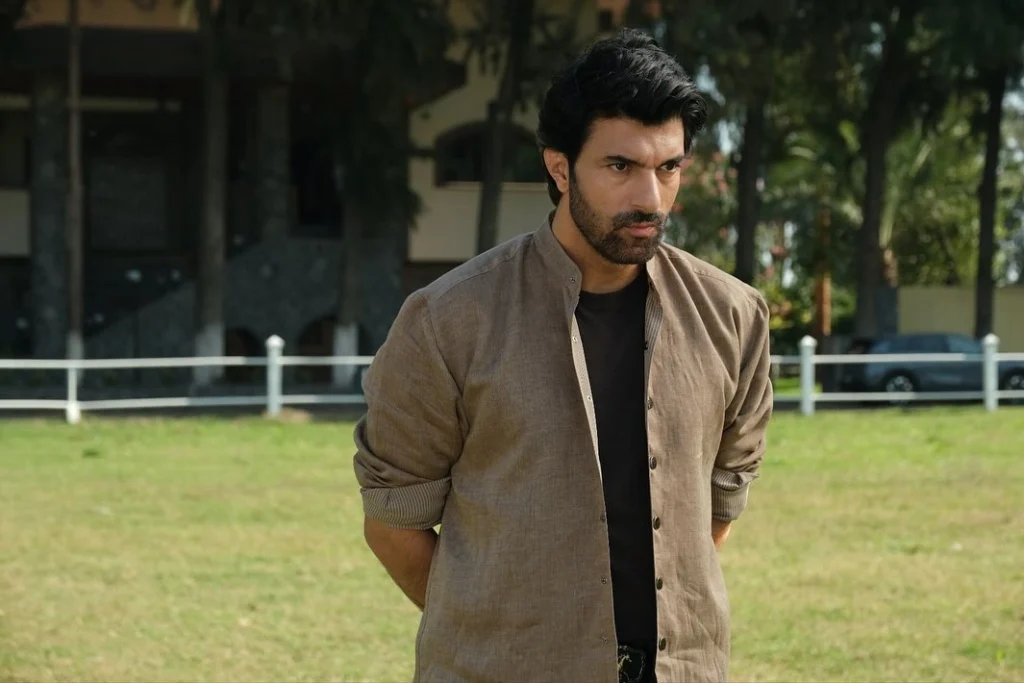 انگین آکیورک در سریال سرزمین‌های حاصلخیز