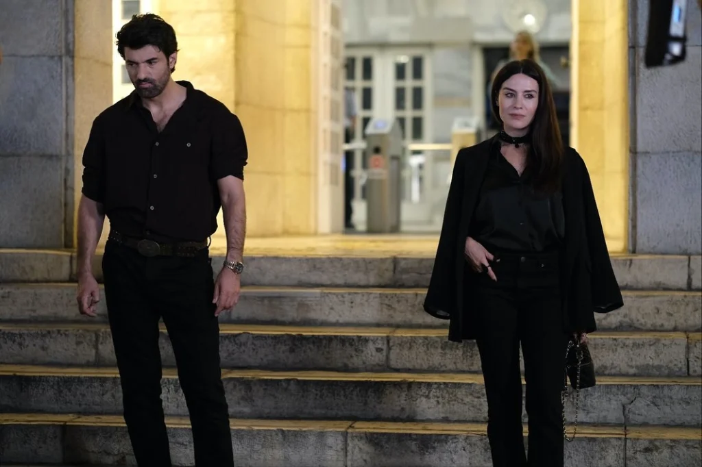 انگین آکیورک در سریال سرزمین‌های حاصلخیز