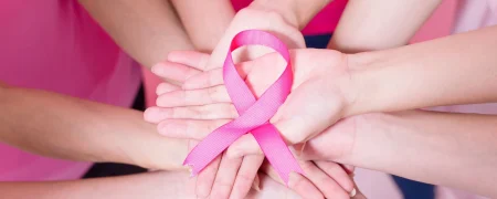 ۸ علامت پنهان ابتلا به سرطان سینه در زنان که باید جدی بگیرید