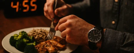 چرا در زمستان باید شام را زودتر بخوریم؟ تاثیر بر خلق‌وخو، متابولیسم و کیفیت خواب