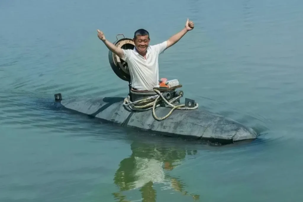 کشاورز چینی که برای سرگرمی یک زیردریایی ساخته است + ویدیو