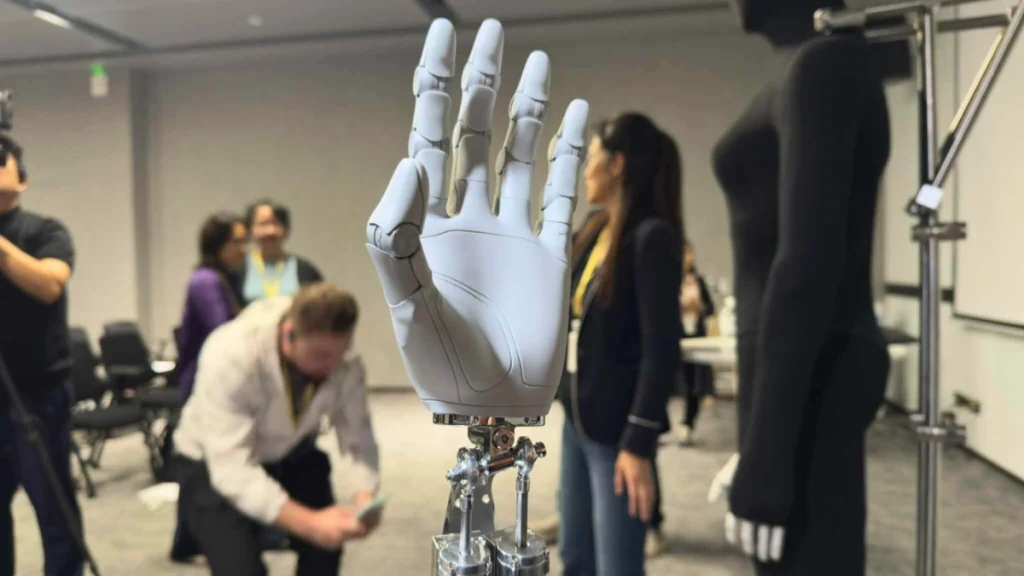 ربات انسان‌نمای IRON