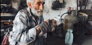 حرف‌های جالب یک پیرمرد اصفهانی در مورد مال دنیا در فضای مجازی وایرال شد + ویدیو