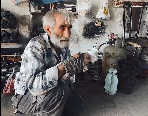 حرف‌های جالب یک پیرمرد اصفهانی در مورد مال دنیا در فضای مجازی وایرال شد + ویدیو