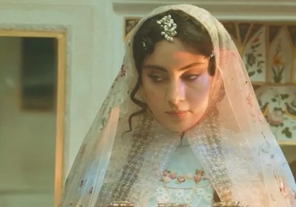 مراسم خواستگاری شخصیت محبوبه با بازی ترلان پروانه در «بامداد خمار» + ویدیو