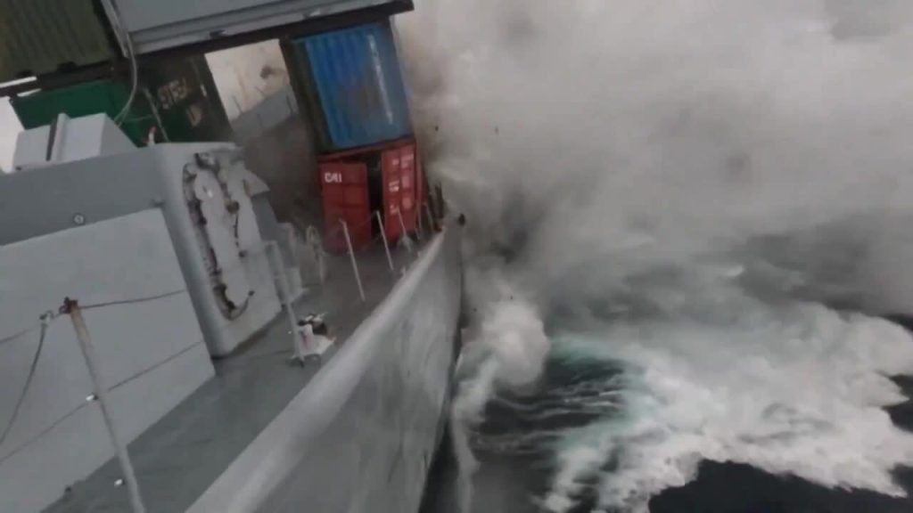 برخورد اژدر زیردریایی با ناوچه در رزمایش ناتو