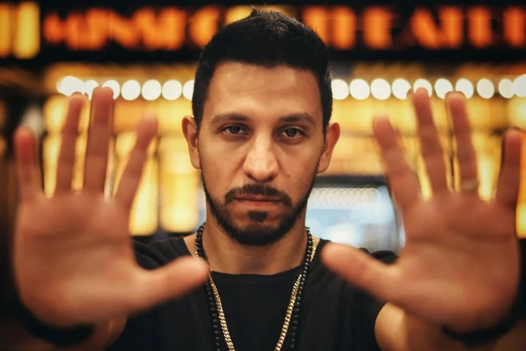 کامیار خواننده