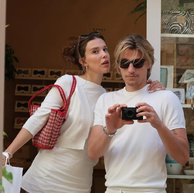 میلی بابی براون و جیک بونجووی