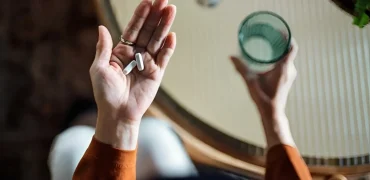 ۷ داروی پرمصرف با ریسک بالای اعتیاد و عوارض شدید؛ جایگزین‌های ایمن‌تر کدام‌اند؟