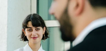 بیوگرافی راما دوجی؛ همسر سوری‌تبار زهران ممدانی و هنرمندی از نسل Z