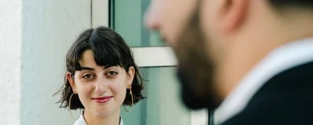 بیوگرافی راما دوجی؛ همسر سوری‌تبار زهران ممدانی و هنرمندی از نسل Z