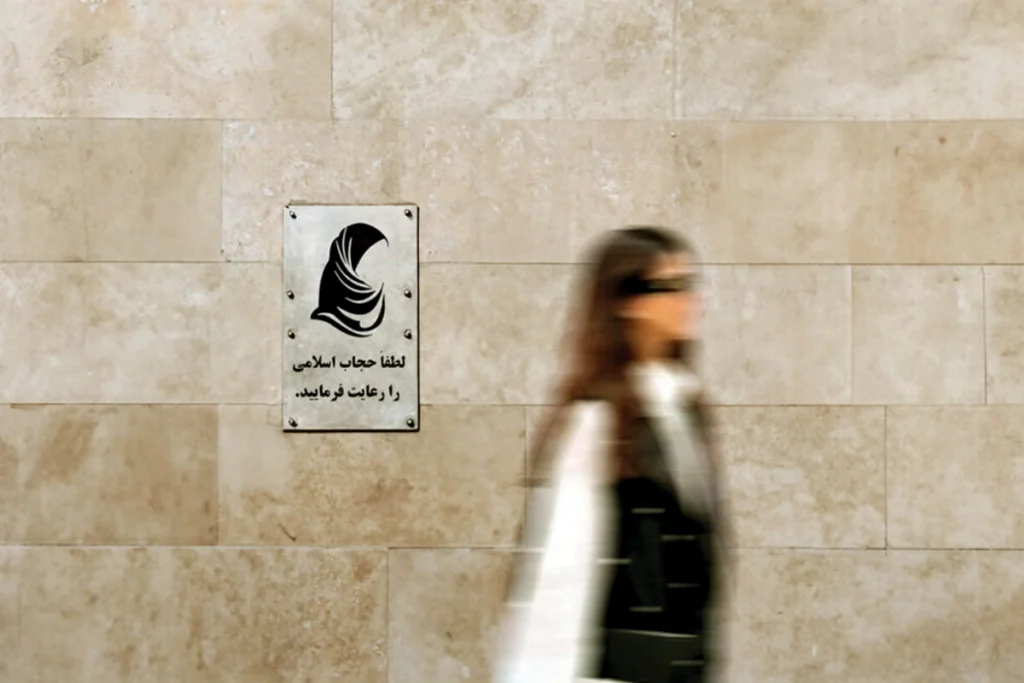 ماجرای گزارش محرمانه وزارت اطلاعات به رهبری درباره حجاب و واکنش‌ها