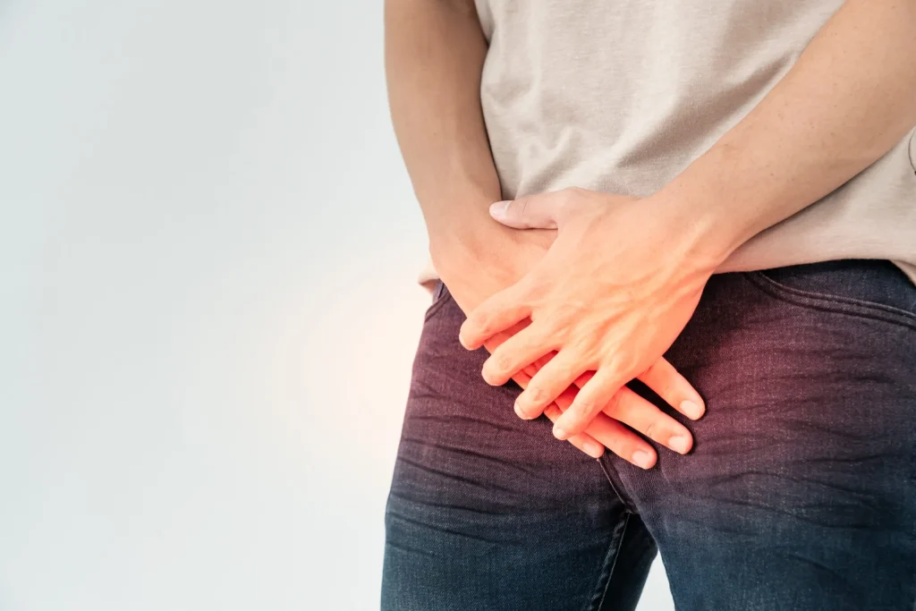 کیست بیضه چیست؟ علائم، علل و بهترین روش‌های درمانی