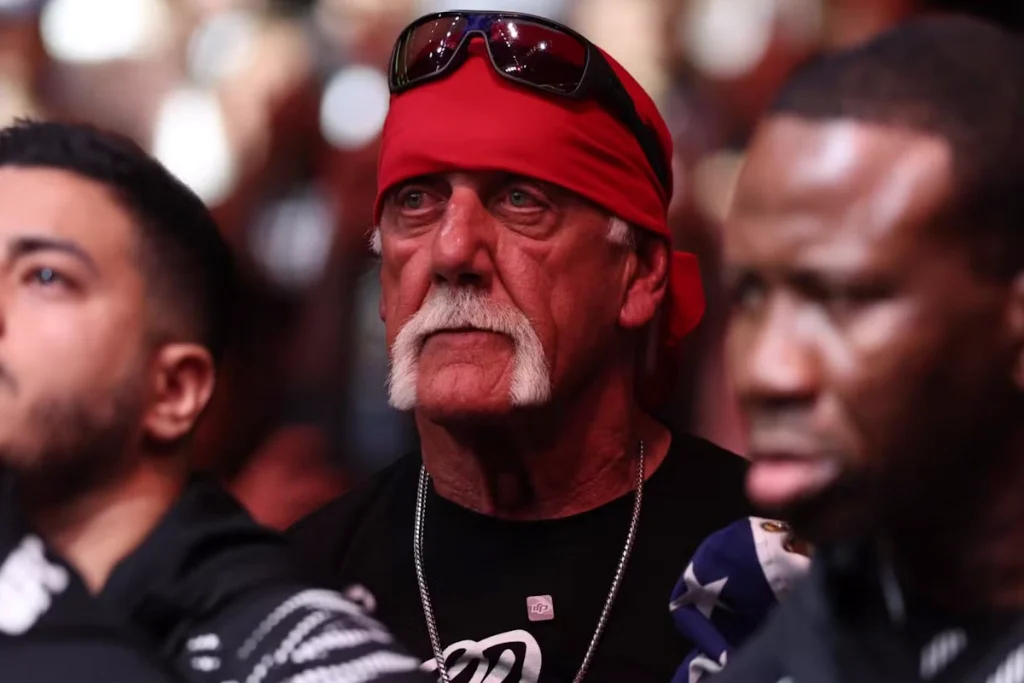 هالک هوگان با سبیل دسته دوچرخه‌ای