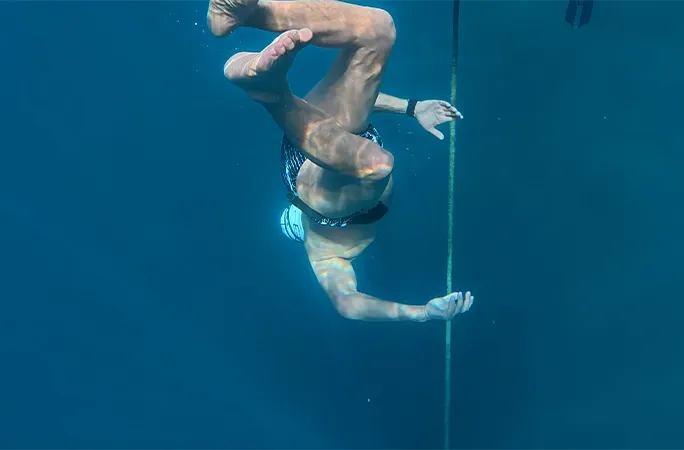 world-record-ice-dive-6.webp