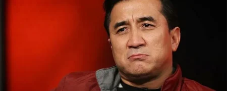 خداداد عزیزی بی ادبی‌اش در پخش زنده را با بی ادبی توجیه کرد! + ویدیو