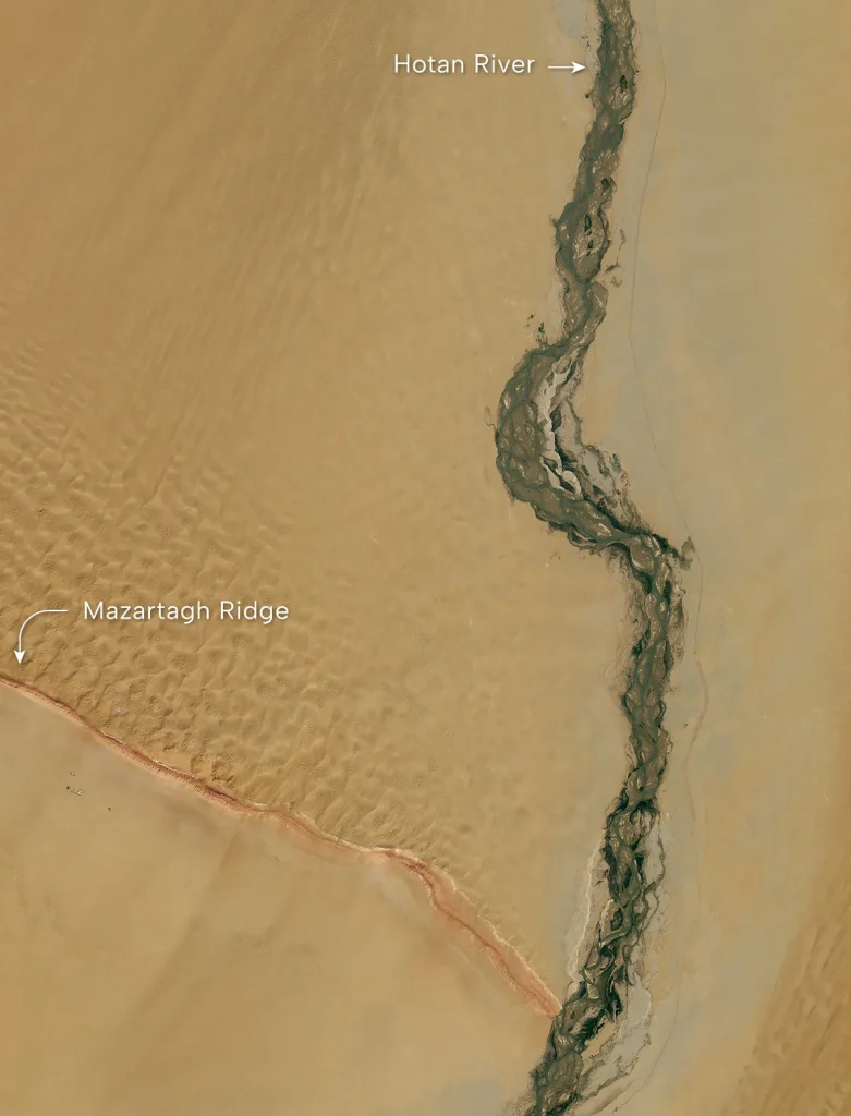 تقاطع یک بیابان با رودخانه