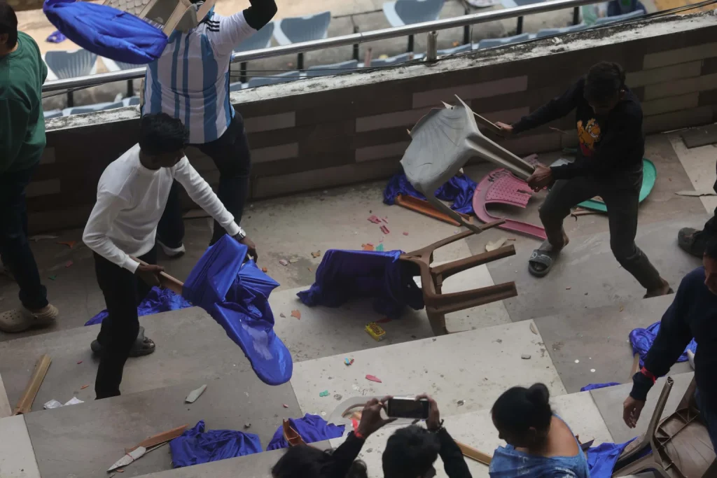 درگیری پس از حضور لیونل مسی در ورزشگاه