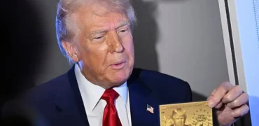 رونمایی دونالد ترامپ از کارت طلایی ۱ میلیون دلاری برای دریافت شهروندی آمریکا