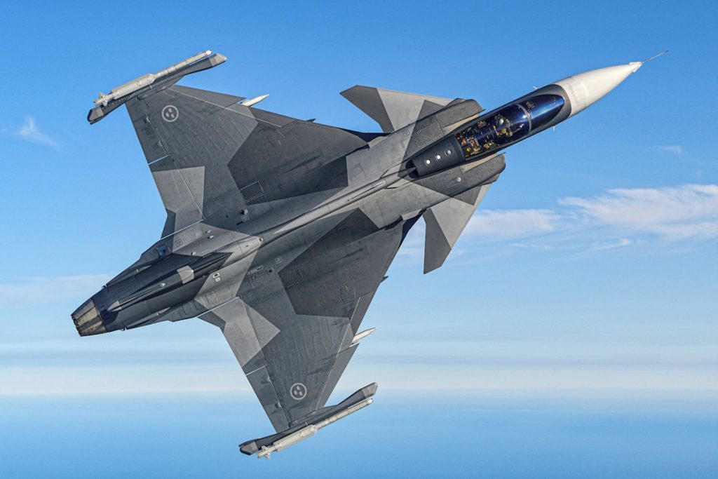 کمپانی سوئدی SAAB چه سلاح‌ها و سیستم‌های نظامی تولید می‌کند؟