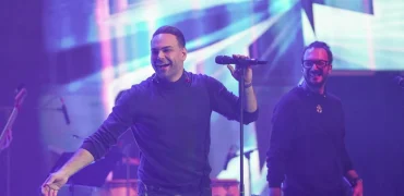 لحظه خواستگاری سیامک عباسی از یک دختر در حین اجرای زنده + ویدیو