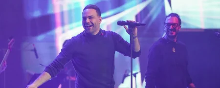 لحظه خواستگاری سیامک عباسی از یک دختر در حین اجرای زنده + ویدیو