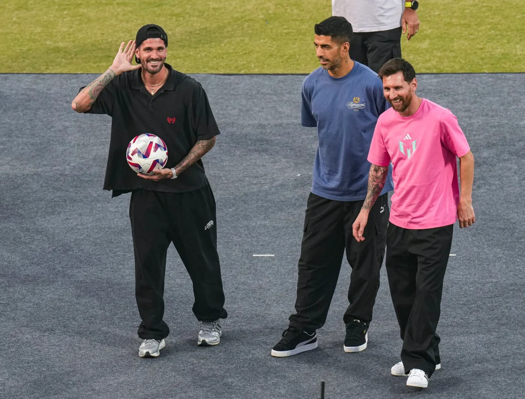 لیونل مسی و دوستانش در هند