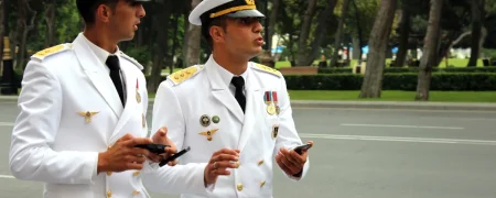 چرا کشورهایی که فاقد دریا هستند نیز نیروی دریایی دارند؟