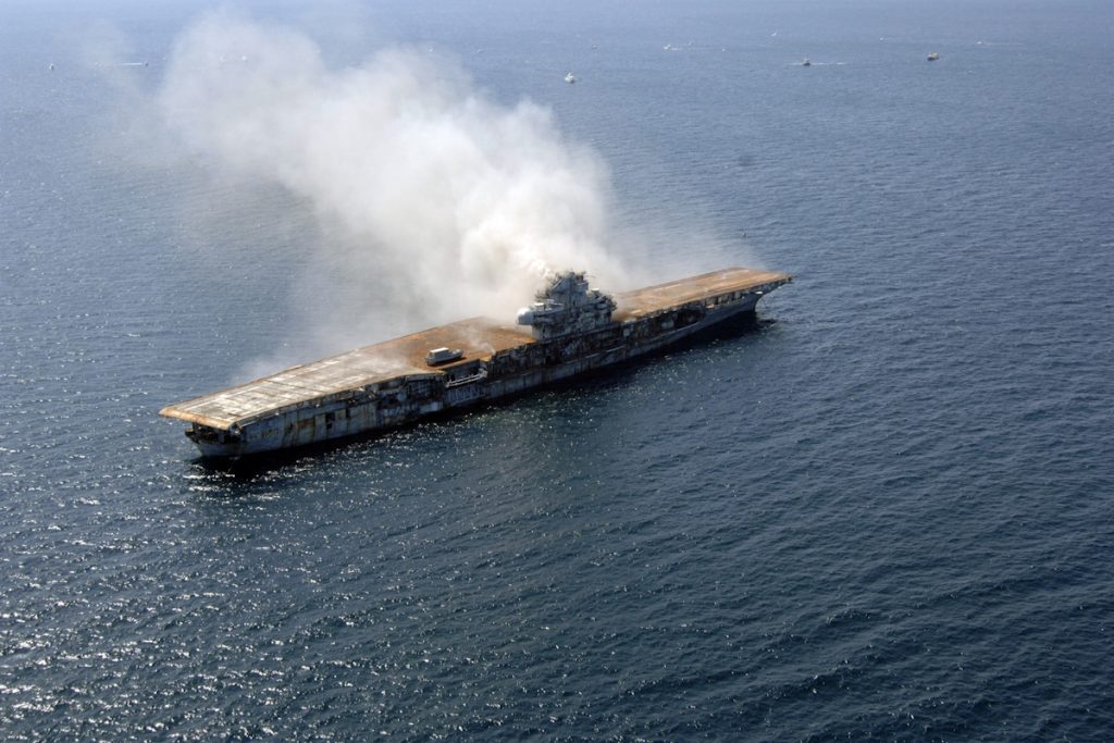 ۵ سلاح که می‌توانند یک ناو هواپیمابر را غرق کنند؛ از سلاح هسته‌ای تا کشتی انتحاری