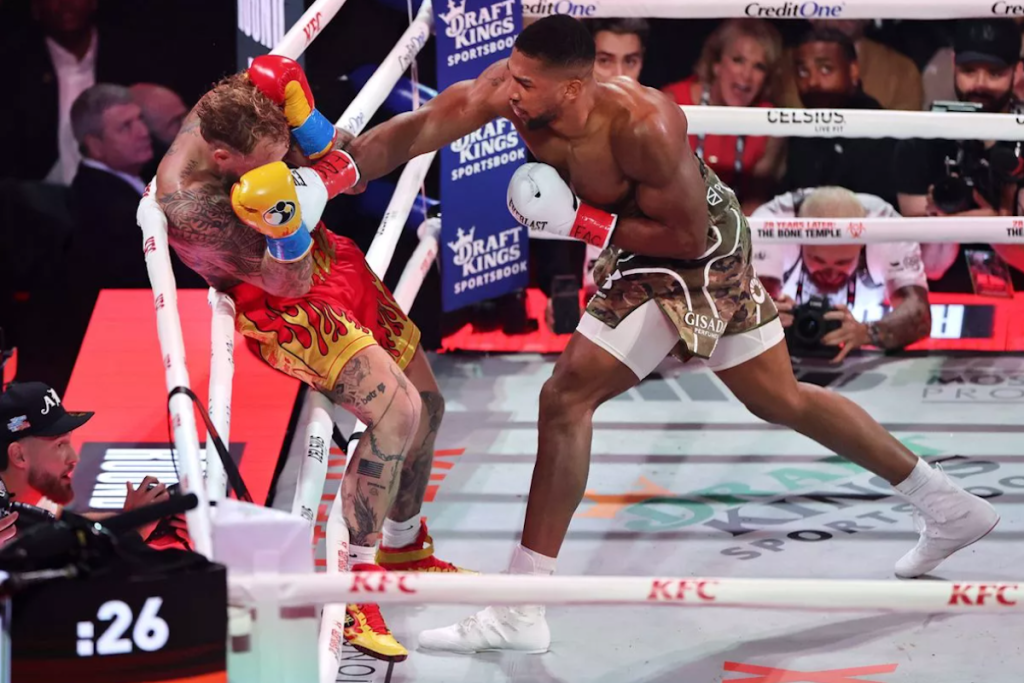 خرد شدن فک جیک پال در راند ششم مسابقه بوکس با آنتونی جاشوآ + ویدیو خلاصه مبارزه