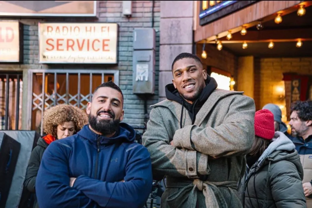 سینا قائمی کیست؟ مربی بدنساز ایرانی آنتونی جاشوا که در حادثه رانندگی نیجربه کشته شد