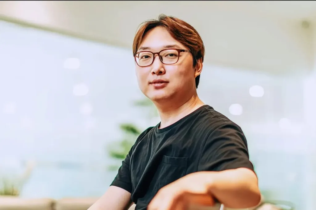 باهوش‌ترین مرد جهان با ضریب هوشی ۲۷۶ سکوتش را درباره وجود خدا شکست!