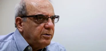 عباس عبدی: حذف بودجه نهادهای مذهبی مطالبه اجتماعی است