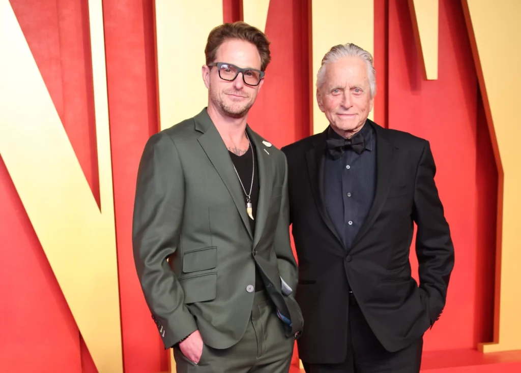 کامرون داگلاس و پدرش