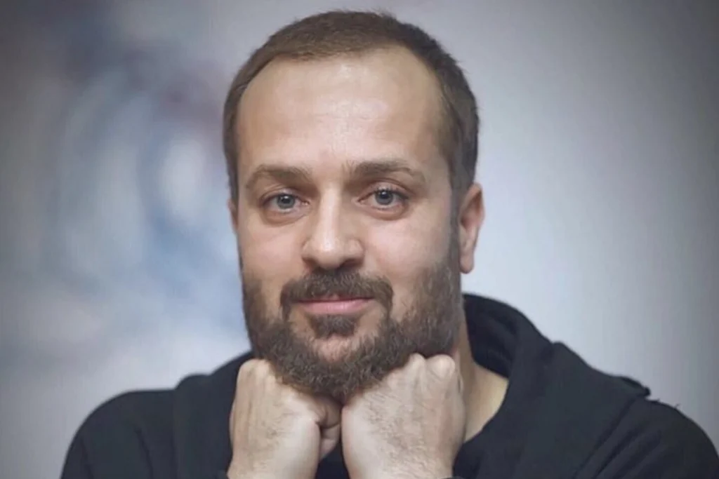 بیوگرافی احمد مهران‌فر که با بازی در نقش «ارسطو» در سریال «پایتخت» به شهرت رسید