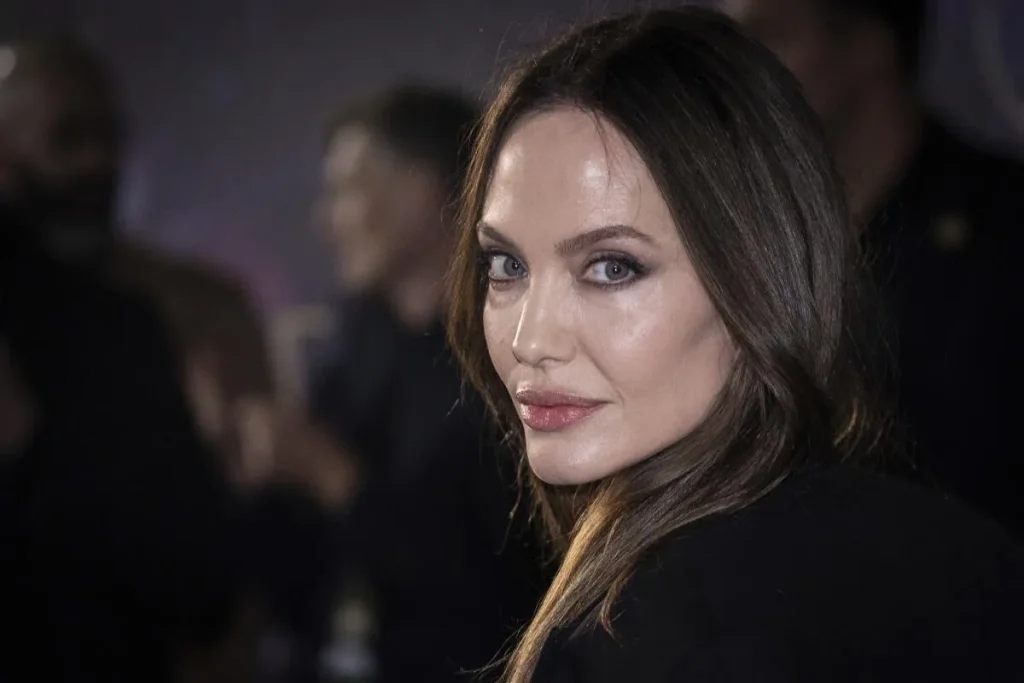 angelina-jolie-mastectomy-scars-brca-1-1024x683.webp
