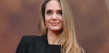 آنجلینا جولی برای اولین‌بار جای زخم‌های جراحی ماستکتومی‌‌اش را علنی کرد