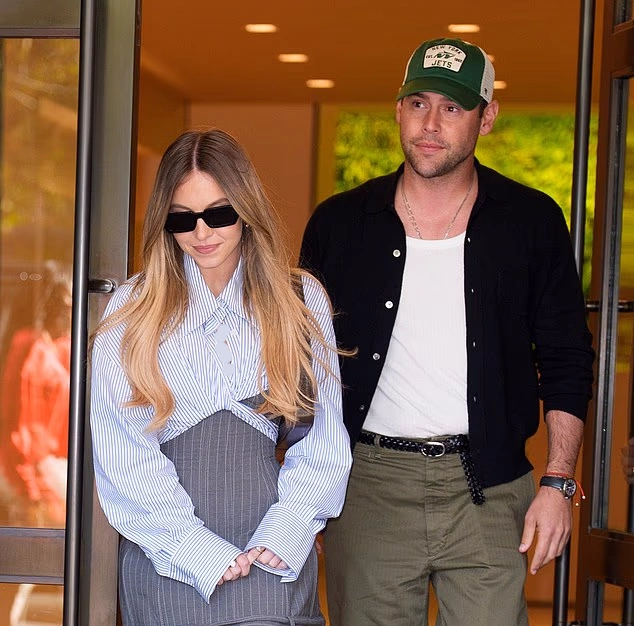 سیدنی سوئینی و اسکوتر براون