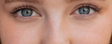 ترفند هوشمندانه «پلک‌زدن» که نشان می‌دهد آیا کسی واقعاً به شما گوش می‌دهد یا نه