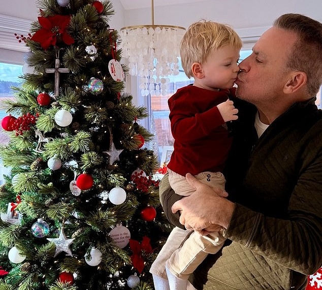 همسر کرولاین لیویت و پسرشان