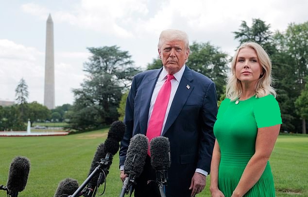 کرولاین لیویت و ترامپ