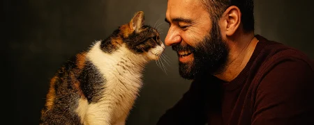 گربه‌ها به مردان بیشتر توجه می‌کنند یا زنان؟