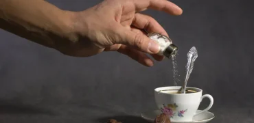 هشدار کارشناسان: «افزودن نمک به قهوه می‌تواند خطرات جدی برای سلامت داشته باشد»