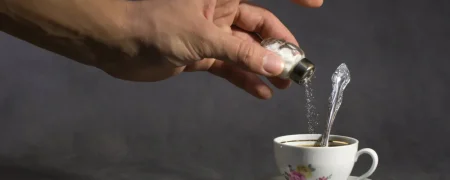 هشدار کارشناسان: «افزودن نمک به قهوه می‌تواند خطرات جدی برای سلامت داشته باشد»
