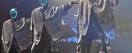 اجرای ربات‌های انسان‌نما در کنسرت خواننده مشهور چینی وایرال شد + ویدئو