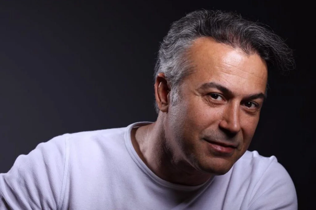 بیوگرافی دانیال حکیمی؛ از شروع با تئاتر تا شهرت با سریال «خواب و بیدار»